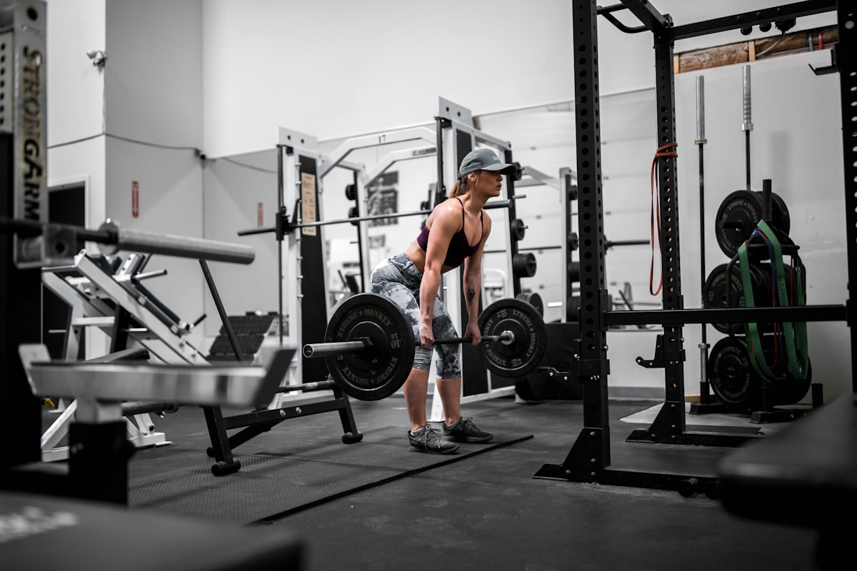 Proper exercise form for women lifters